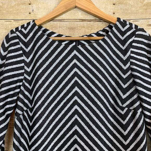 Taylor Inverted Zigzag Dress long sleeve Black White Womens size 6 - Picture 3 of 5